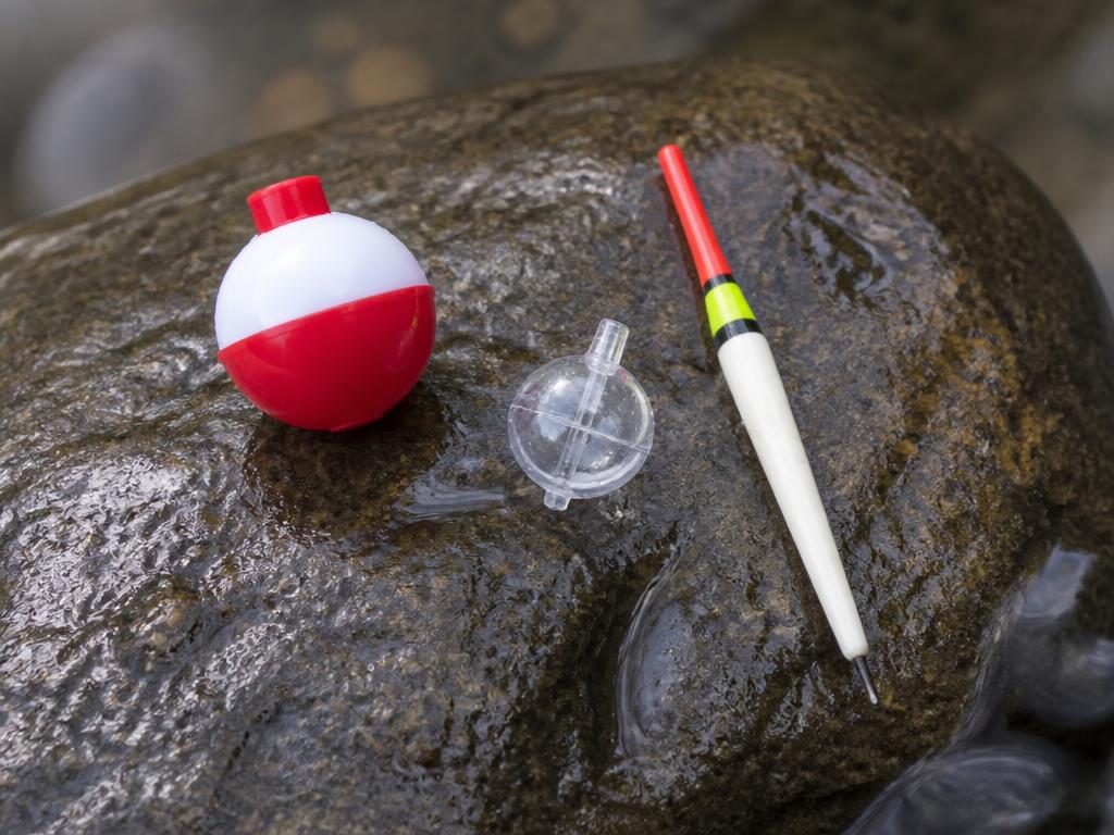 Petits flotteurs de pêche rouge et blanc et flotteur transparent